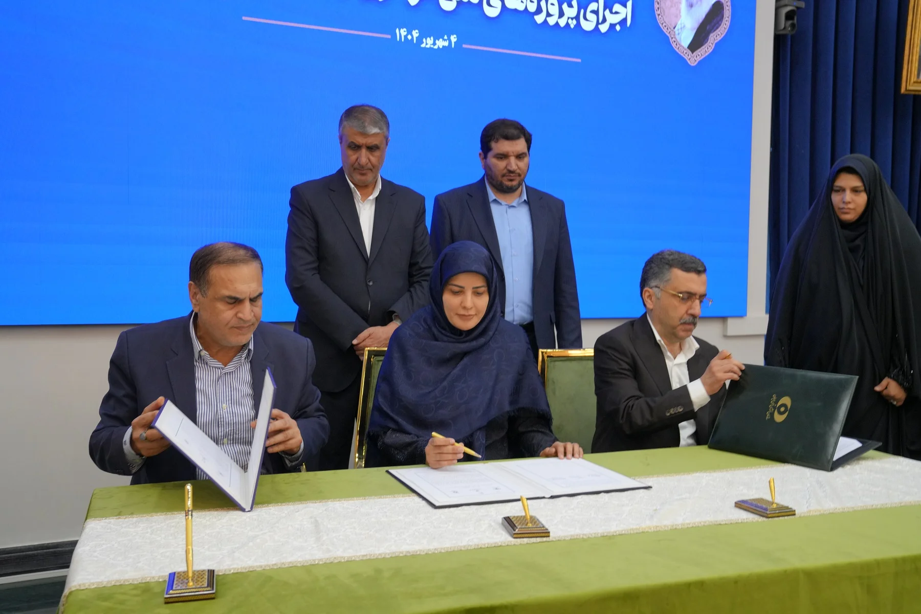 گرامیداشت روز پزشک در سازمان انرژی اتمی با تأکید بر نقش فناوری هسته‌ای در سلامت